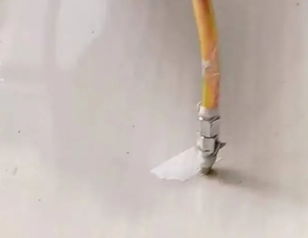 汉台瓷砖空鼓维修公司专业解答在瓷砖铺贴过程中，如果使用的砂料过粗（如全部使用了粗砂），可能会导致以下问题